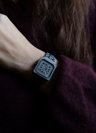 Square Resin Black Shopverse