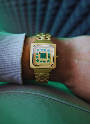 Square Resin Gold Shopverse